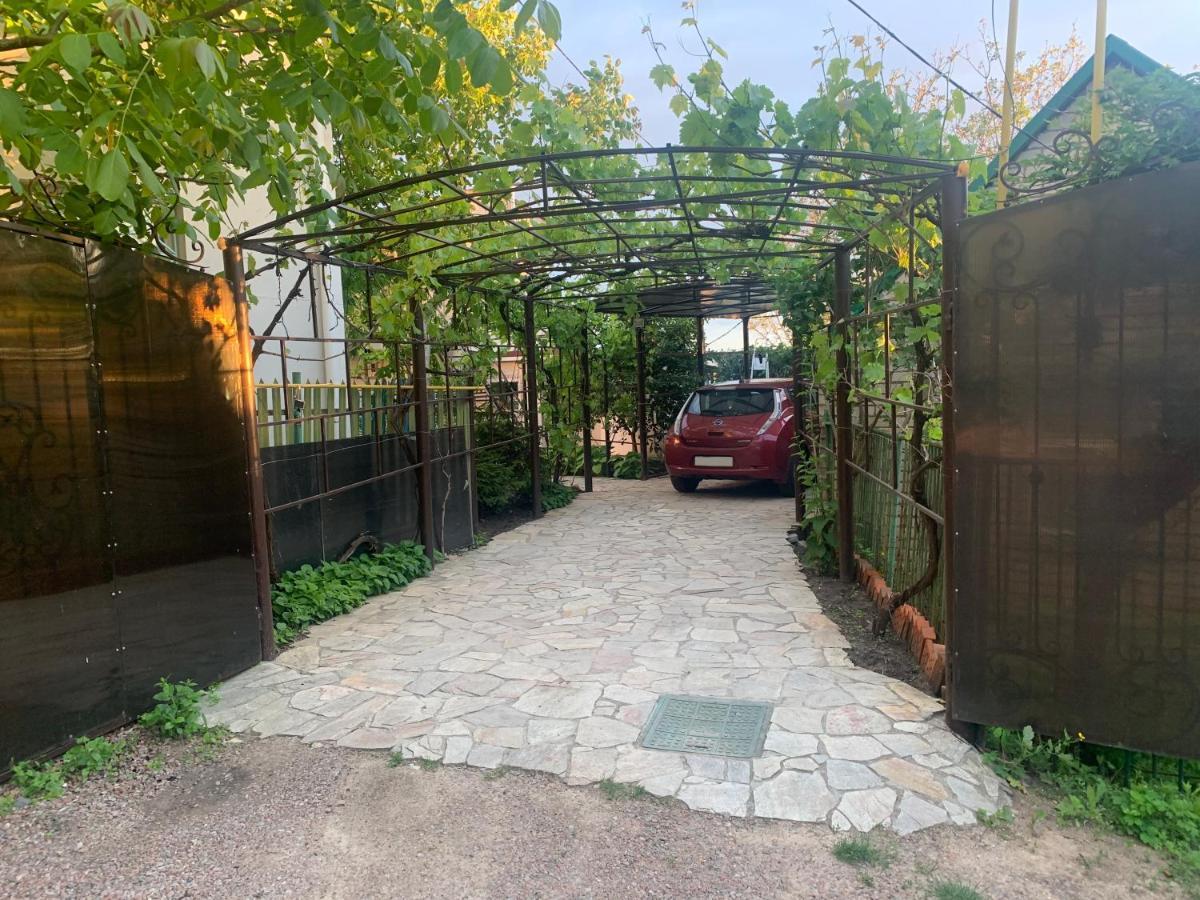 Guest House Dacha Nova Dofinivka Exterior photo